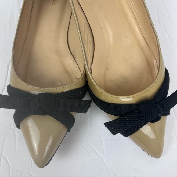 Kate Spade tan pointed toe flat w/black bow accents-Woman’s 6 - Picture 2 of 15